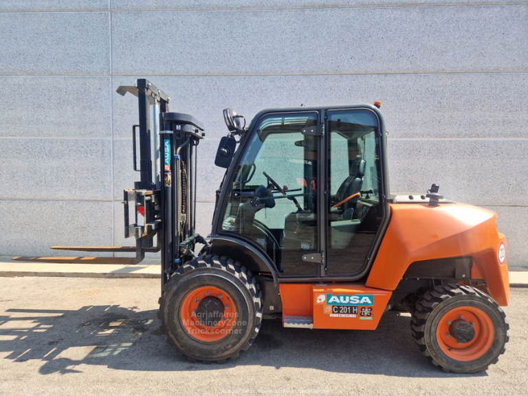 Carrello elevatore fuoristrada AUSA C201H Usato
